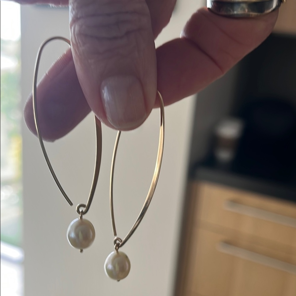 Elegant Gold Pearl Drop Earrings